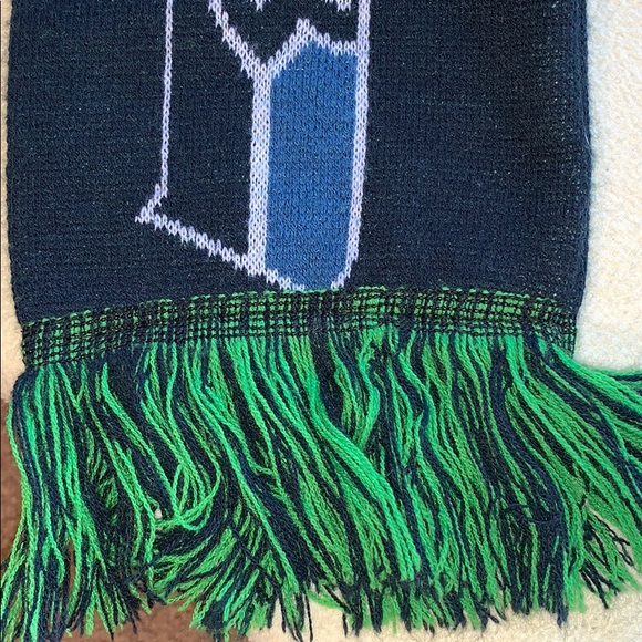 SEATTLE SEAHAWKS 12th man-scarf LIKE NEW - Picture 2 of 5